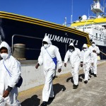 Foto Nicoloro G.   02/03/2025   Ravenna   E' approdata nel porto di Ravenna la nave ong Humanity 1 con a bordo 71 migranti quasi tutti provenienti dall' Eritrea e dall' Etiopia. 20 sono i minori non accompagnati e molte le donne tra le quali una con un bimbo di 5 anni. nella foto un momento dello sbarco.