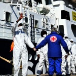 Foto Nicoloro G.   02/03/2025   Ravenna   E' approdata nel porto di Ravenna la nave ong Humanity 1 con a bordo 71 migranti quasi tutti provenienti dall' Eritrea e dall' Etiopia. 20 sono i minori non accompagnati e molte le donne tra le quali una con un bimbo di 5 anni. nella foto un momento dello sbarco.