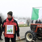 29/01/2024   Ravenna   Protesta degli agricoltori contro le politiche agricole dell' Europa. nella foto un manifestante con cartello.