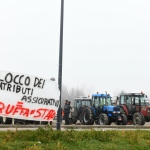 Foto Nicoloro G.   29/01/2024   Ravenna   Protesta degli agricoltori contro le politiche agricole dell' Europa. nella foto cartelli di protesta.