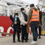 Foto Nicoloro G.   10/04/2024    Ravenna   E' approdata alla banchina di Marina di Ravenna la nave Ong Life Support con a bordo 200 migranti, dei quali 167 sono uomini, 15 sono donne e 18 minori di cui 8 non accompagnati. I paesi di provenienza dei migranti sono il Bangladesh, la Siria, il Pakistan, l'  Eritrea, l' Egitto e il Ghana. nella foto sono una decina le famiglie con minori al seguito.