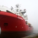 Foto Nicoloro G.   17/12/2024   Ravenna   E\' approdata nel porto di Marina di Ravenna la nave Ocean Viking della ong Sos Mediterranee con a bordo 163 naufraghi. Di questi 100 sono uomini adulti , 9 donne delle quali una e\' incinta e un\' altra con un neonato, 21 sono minori non accompagnati e 33 minori di altrettanti nuclei famigliari..  I paesi di provenienza sono Afghanistan, Siria, Iran, Gambia ma anche Uzbekistan e Pakistan. nella foto la nave Ocean Viking.