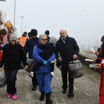 Foto Nicoloro G.   17/12/2024   Ravenna   E' approdata nel porto di Marina di Ravenna la nave Ocean Viking della ong Sos Mediterranee con a bordo 163 naufraghi. Di questi 100 sono uomini adulti , 9 donne delle quali una e' incinta e un' altra con un neonato, 21 sono minori non accompagnati e 33 minori di altrettanti nuclei famigliari..  I paesi di provenienza sono Afghanistan, Siria, Iran, Gambia ma anche Uzbekistan e Pakistan. nella foto anche il prefetto Raffaele Ricciardi si adopera per aiutare i migranti a sbarcare.