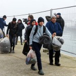 Foto Nicoloro G.   17/12/2024   Ravenna   E' approdata nel porto di Marina di Ravenna la nave Ocean Viking della ong Sos Mediterranee con a bordo 163 naufraghi. Di questi 100 sono uomini adulti , 9 donne delle quali una e' incinta e un' altra con un neonato, 21 sono minori non accompagnati e 33 minori di altrettanti nuclei famigliari..  I paesi di provenienza sono Afghanistan, Siria, Iran, Gambia ma anche Uzbekistan e Pakistan. nella foto un momento dello sbarco.