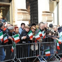 Foto Nicoloro G. 20/03/2011 Milano Visita del Capo dello Stato a Milano per partecipare alla celebrazione di Carlo Cattaneo e visitare il Museo del Palazzo reale. nella foto Folla in attesa del presidente